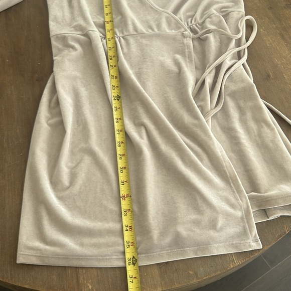 Vila Wrap Dress Long Sleeves Knee Length Velveteen Soft Size L Champagne colour - Picture 13 of 14